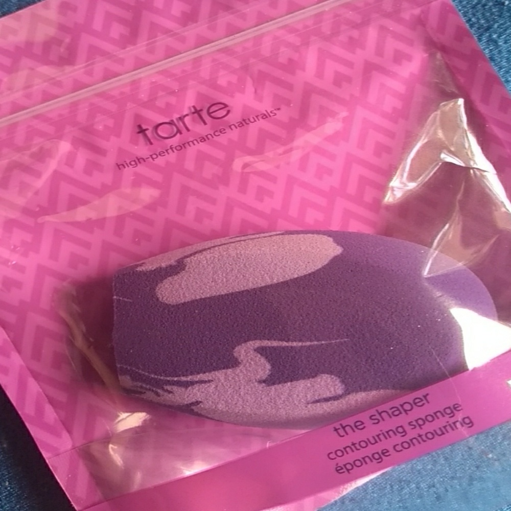 Tarte the shaper contouring sponge